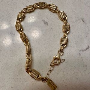 Electric picks bracelet